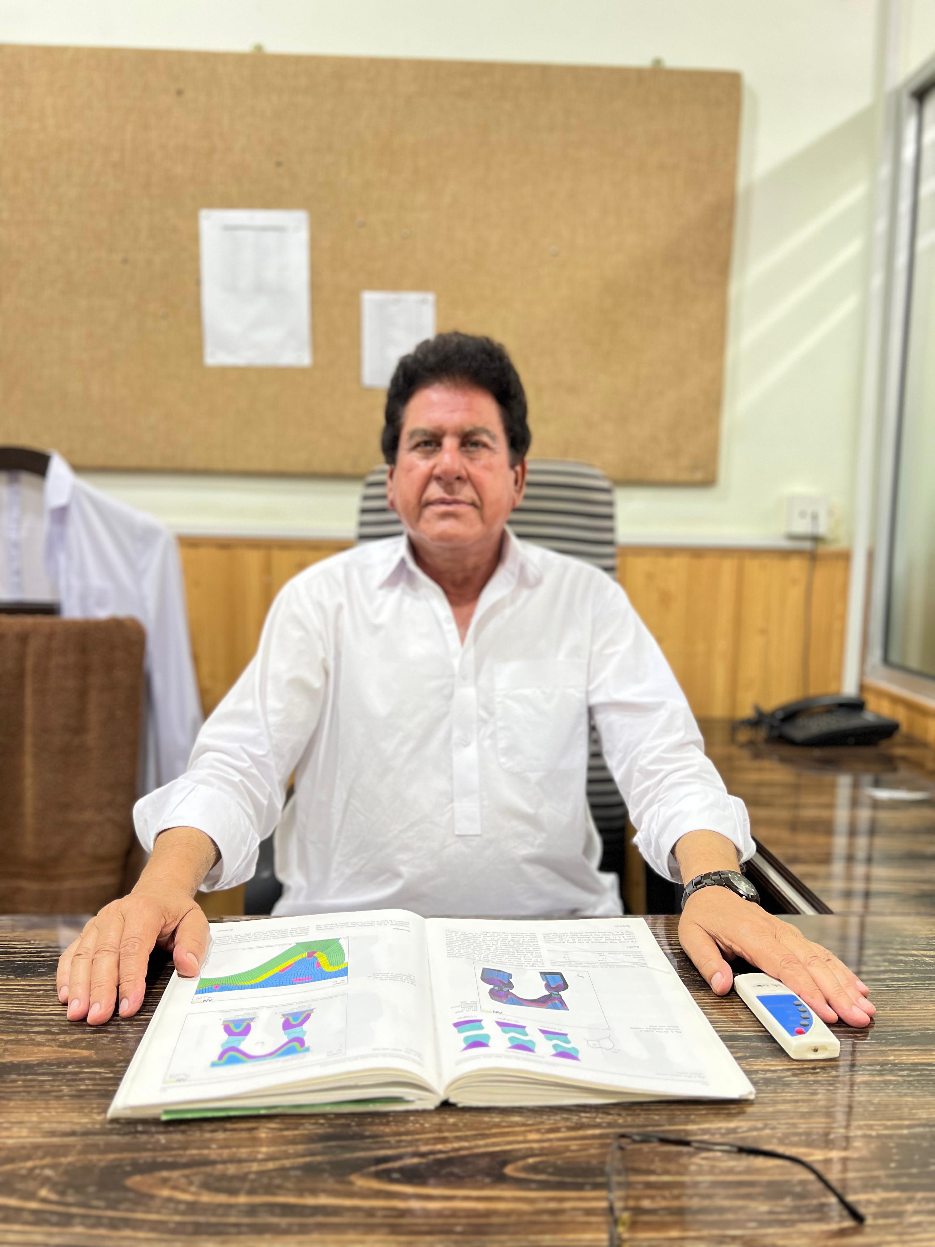 Dr. Akbar Badshah